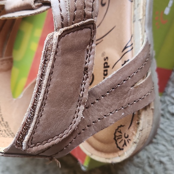 Bare Traps Roanna Sandal - Picture 8 of 11